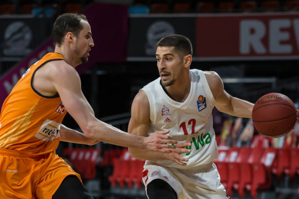 短暂亮相 短暂亮相